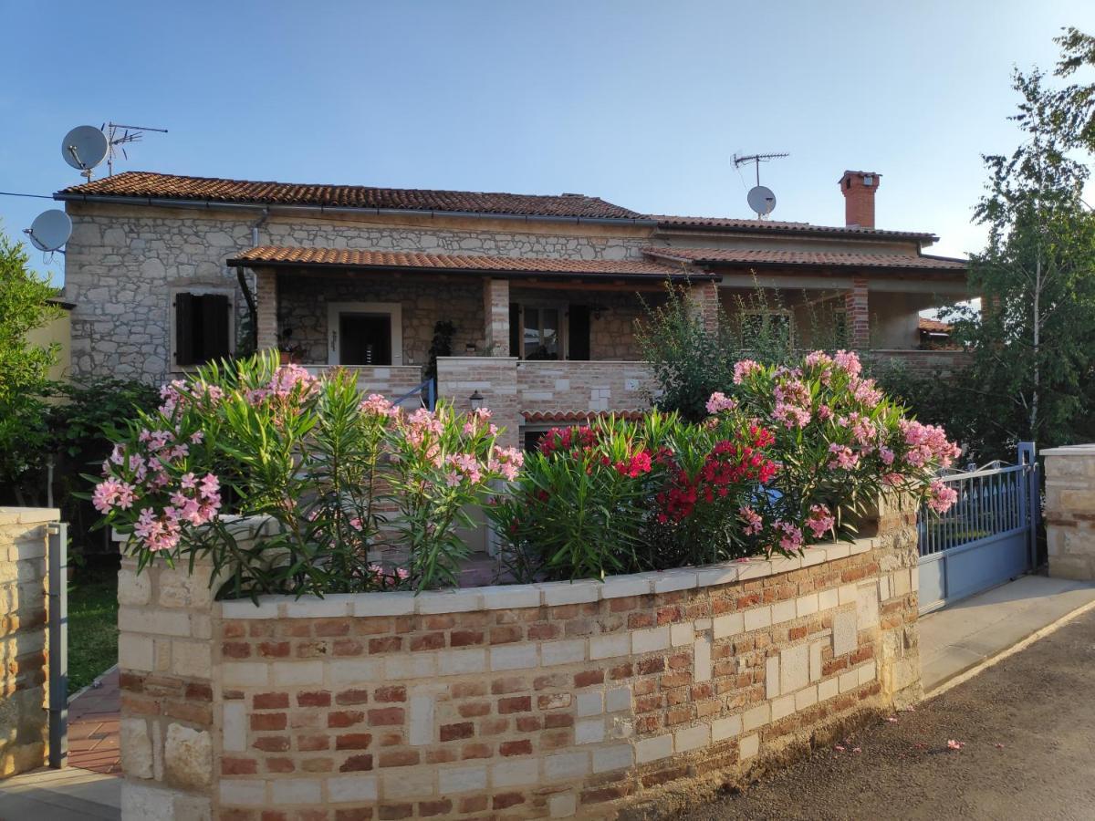 Apartmani Memic 100 M Do Plaze, Apartments Memic Only 100M From Beach Poreč Exterior foto