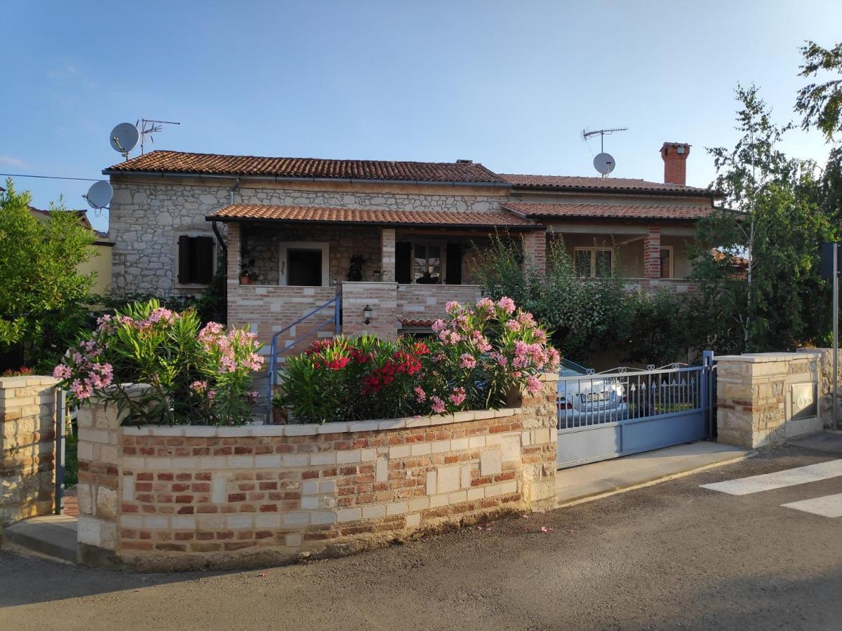 Apartmani Memic 100 M Do Plaze, Apartments Memic Only 100M From Beach Poreč Exterior foto