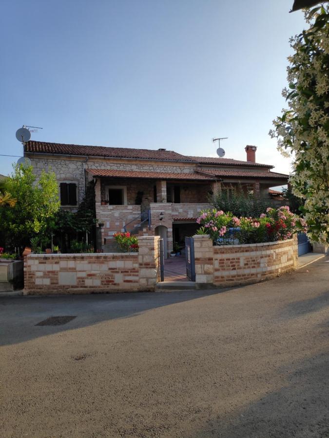 Apartmani Memic 100 M Do Plaze, Apartments Memic Only 100M From Beach Poreč Exterior foto