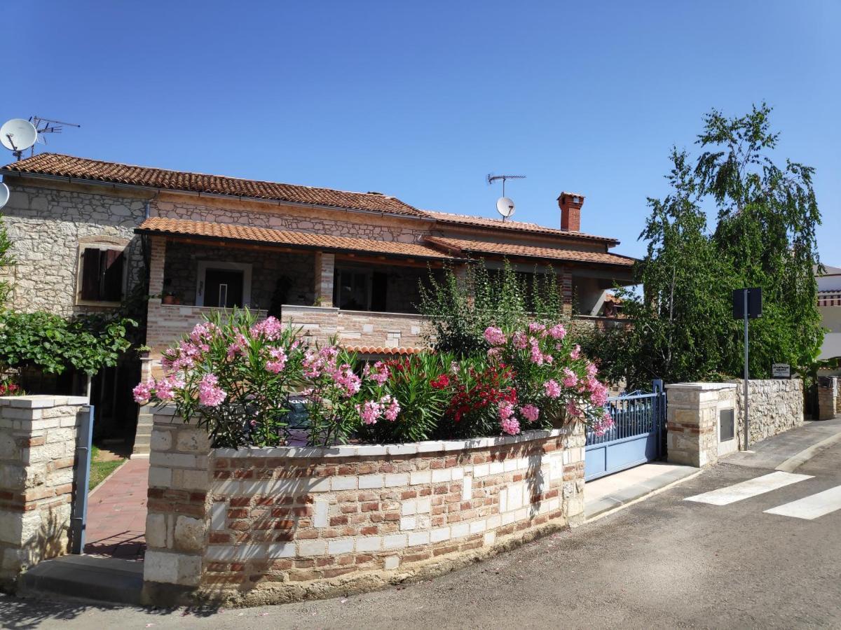 Apartmani Memic 100 M Do Plaze, Apartments Memic Only 100M From Beach Poreč Exterior foto